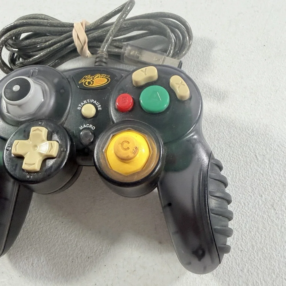 MadCatz GameCube Wired Controller Lot Of 2 MicroCon Model 5626 & 5636 WORKS READ